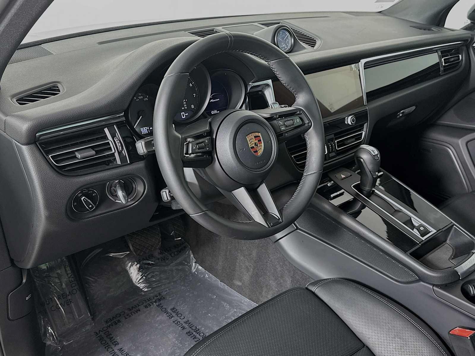 Certified 2026 Porsche Macan AWD/4WD image 4
