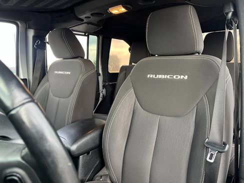 Used 2017 Jeep Wrangler Unlimited Rubicon w/ Connectivity Group image 10