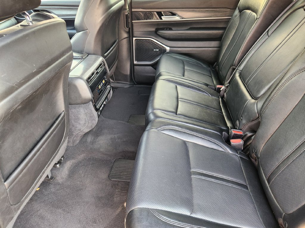Used 2024 Jeep Wagoneer Series II w/ Flexible Seating Group AWD/4WD image 29