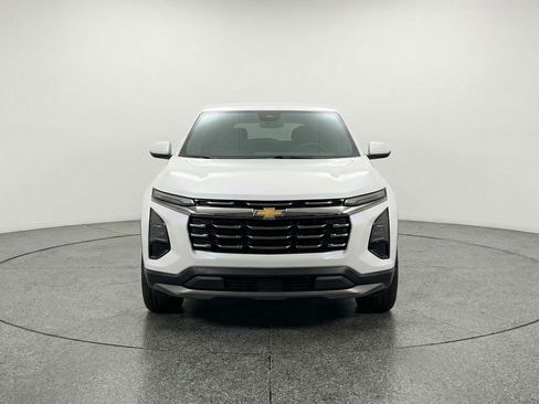 Used 2025 Chevrolet Equinox LT FWD image 2