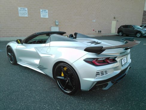 Used 2026 Chevrolet Corvette E-Ray w/ Stealth Interior Trim Package AWD/4WD image 12