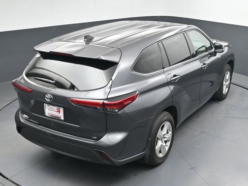 Used 2022 Toyota Highlander LE image 35