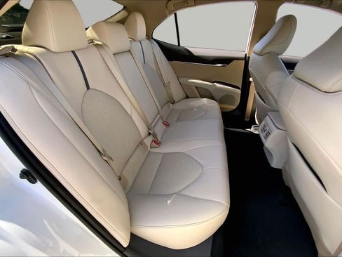 Used 2022 Toyota Camry XLE FWD image 19
