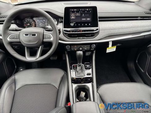 New 2026 Jeep Compass Latitude image 2