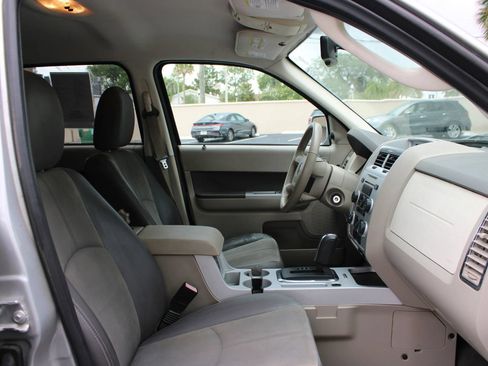 Used 2009 Mercury Mariner Premier FWD image 17