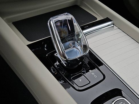 New 2026 Volvo XC60 B5 Ultra w/ Protection Package Premier image 13