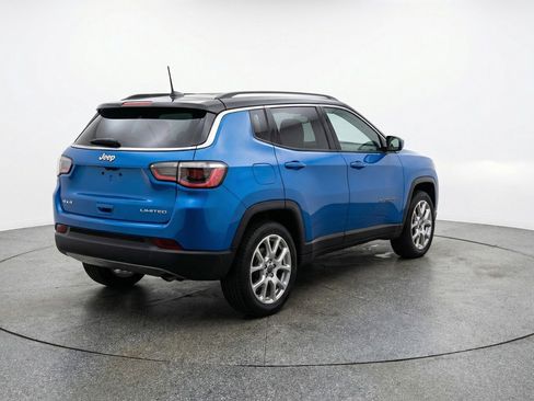 Used 2025 Jeep Compass Limited image 9