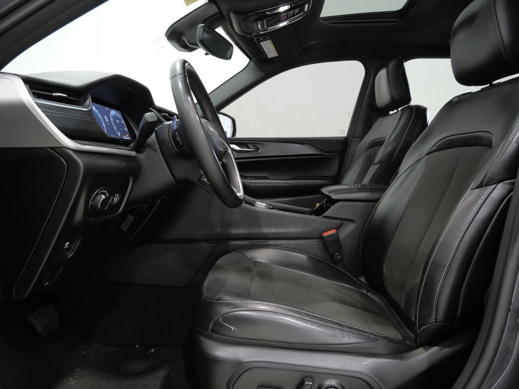 Used 2023 Jeep Grand Cherokee L Laredo AWD/4WD image 10