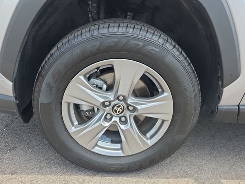 Used 2024 Toyota RAV4 XLE AWD/4WD image 9
