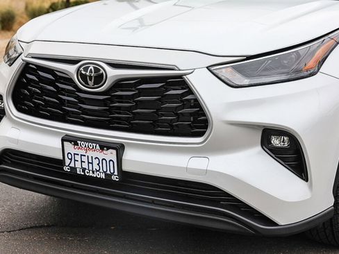 Used 2023 Toyota Highlander XLE FWD image 23