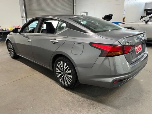 Used 2024 Nissan Altima 2.5 SV FWD image 5