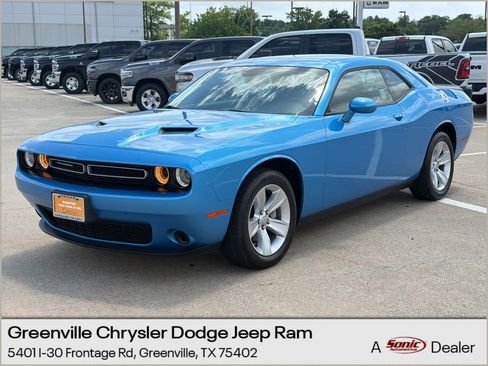 Certified 2023 Dodge Challenger SXT RWD image 1