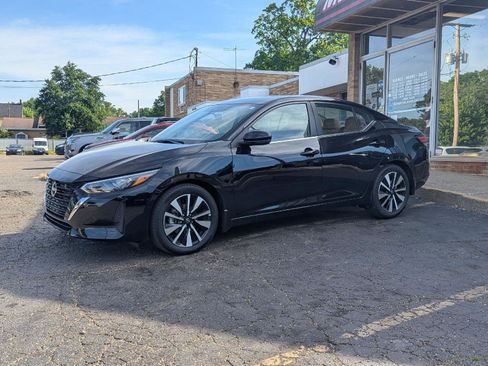 Used 2025 Nissan Sentra SV w/ SV Premium Package FWD image 4