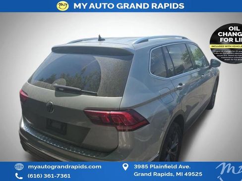 Used 2023 Volkswagen Tiguan SE AWD/4WD image 4