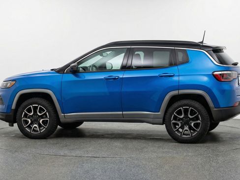 Used 2025 Jeep Compass Trailhawk AWD/4WD image 3