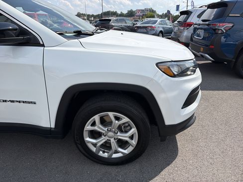 Used 2024 Jeep Compass Sport AWD/4WD image 4