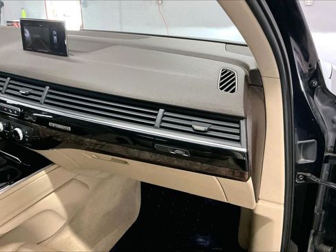 Used 2018 Audi Q7 3.0T Premium Plus w/ Premium Plus Package image 18