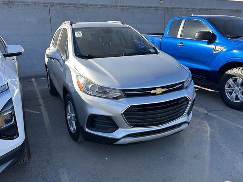 Used 2017 Chevrolet Trax LT w/ LT Convenience Package image 3