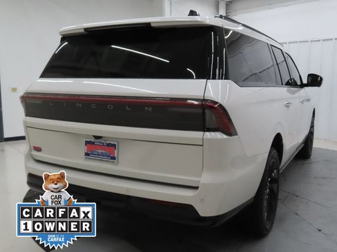 Used 2025 Lincoln Navigator L Reserve w/ Jet Appearance Package image 3