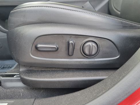 Used 2023 GMC Acadia SLT w/ Elevation Edition image 23