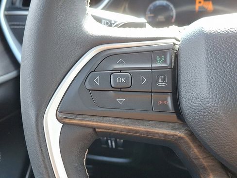 Used 2023 Jeep Grand Cherokee Limited w/ Black Appearance Package image 22