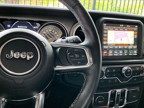 Used 2022 Jeep Wrangler Unlimited Sahara w/ Cold Weather Group AWD/4WD image 24