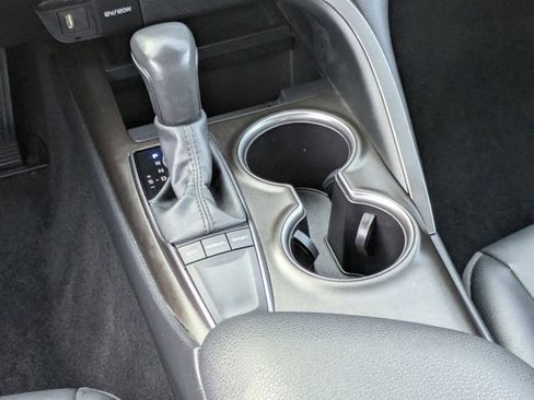 Used 2024 Toyota Camry SE image 13