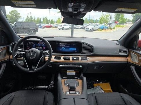 Used 2025 Mercedes-Benz GLS 450 4MATIC image 20