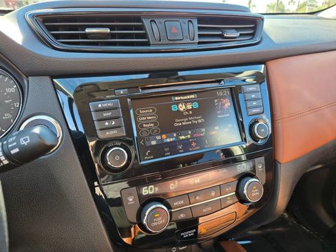 Used 2018 Nissan Rogue SL w/ Premium Package image 24