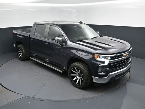 Used 2023 Chevrolet Silverado 1500 LT AWD/4WD image 31