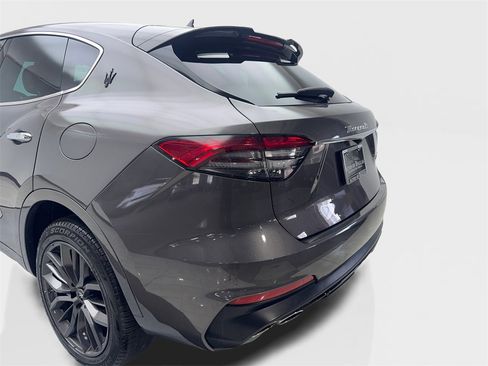 Used 2022 Maserati Levante Modena image 19