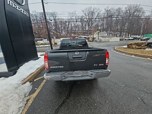 Used 2015 Nissan Frontier SV image 6