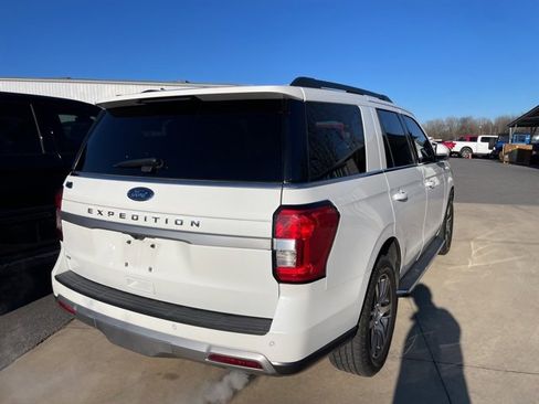 Used 2023 Ford Expedition XLT image 3