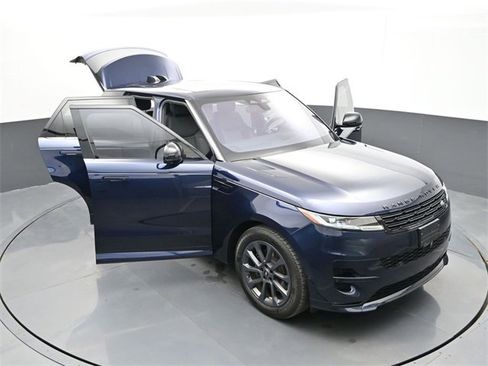 Used 2023 Land Rover Range Rover Sport SE Dynamic image 32