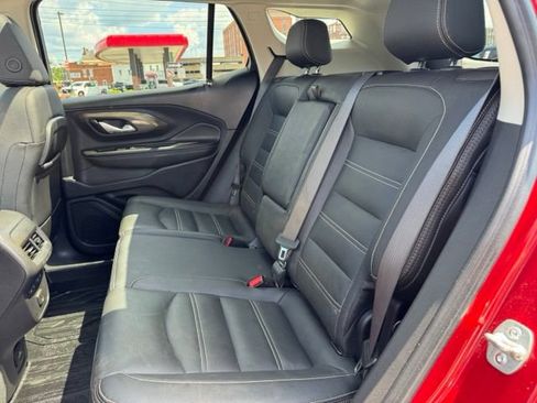 Used 2024 GMC Terrain Denali w/ Denali Premium Package AWD/4WD image 9