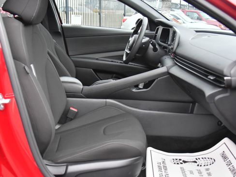 Used 2025 Hyundai Elantra Sport image 40