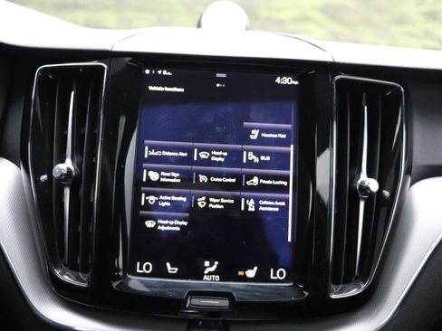 Used 2018 Volvo XC60 T8 R-Design w/ Convenience Package AWD/4WD image 23