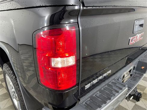 Used 2018 GMC Sierra 2500 SLE w/ SLE Preferred Package image 17