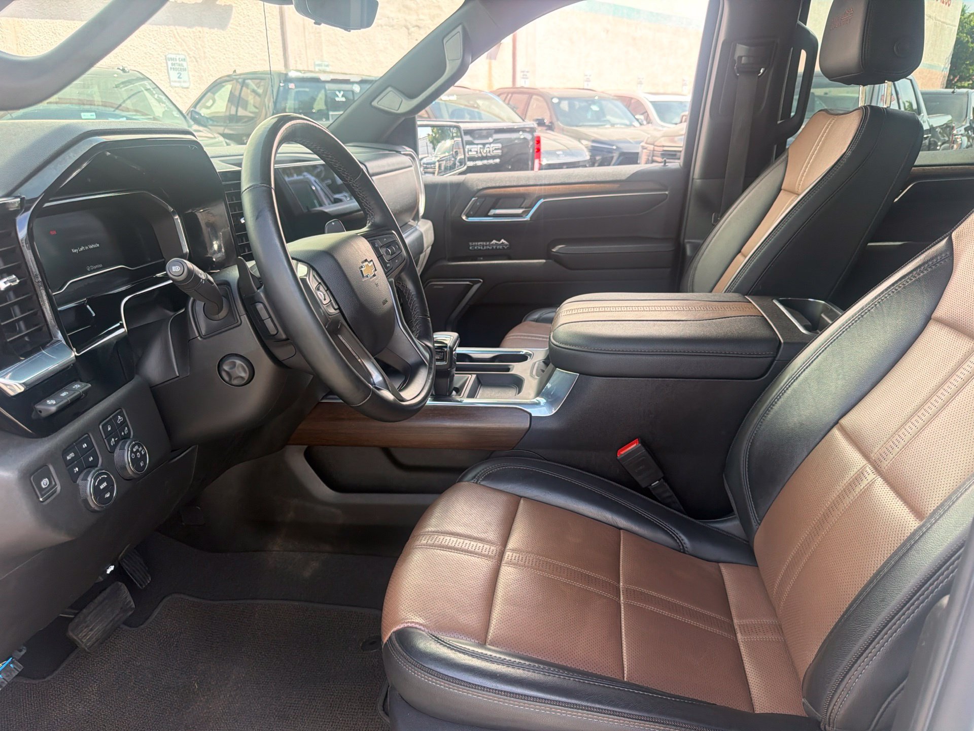 Used 2023 Chevrolet Silverado 1500 High Country w/ Technology Package AWD/4WD image 11