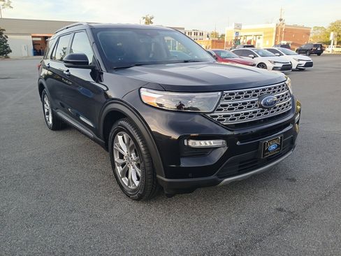 Used 2022 Ford Explorer Limited w/ Equipment Group 301A image 3