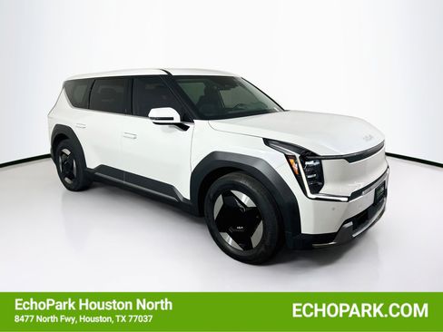 Used 2024 Kia EV9 Light RWD image 1