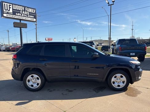 Used 2014 Jeep Cherokee Sport image 26