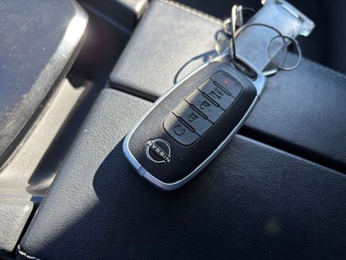 Used 2025 Nissan Rogue SV image 27