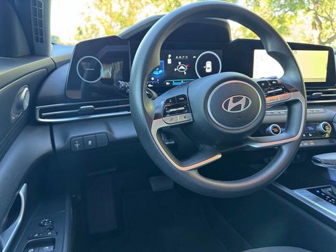 Used 2024 Hyundai Elantra SEL image 19