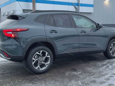 Used 2025 Chevrolet Trax LT w/ Driver Confidence Package image 2