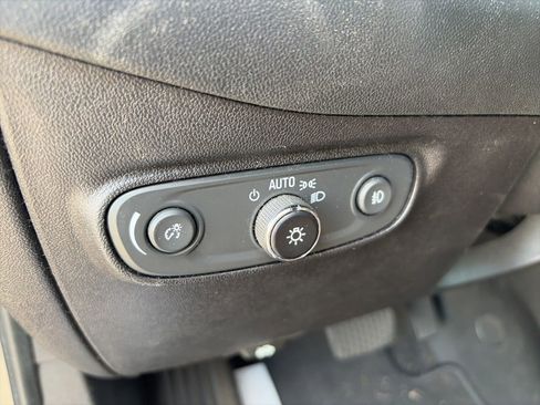 Used 2018 Chevrolet Equinox Premier FWD image 14