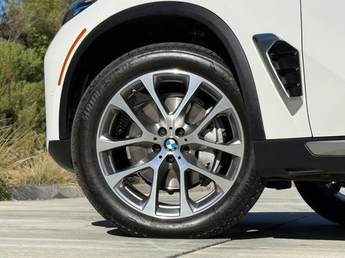 Used 2024 BMW X5 xDrive40i w/ Premium Package AWD/4WD image 8