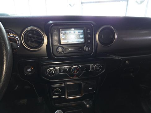Used 2019 Jeep Wrangler Unlimited Sport AWD/4WD image 34