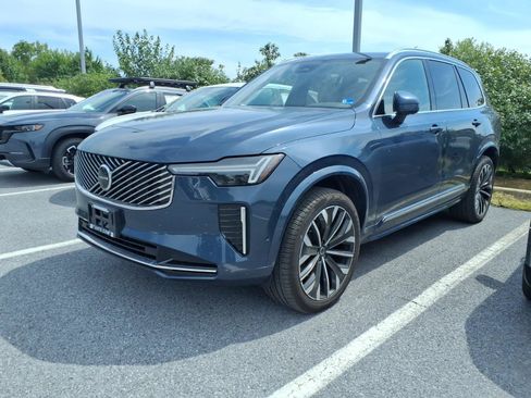 Used 2026 Volvo XC90 B6 Plus w/ Protection Package Premier AWD/4WD image 3