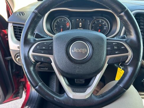 Used 2016 Jeep Cherokee Sport image 8